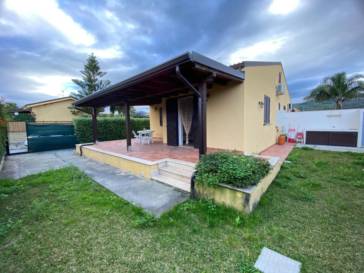 Case Vacanze Paradise Beach Vicino Cefalu Piscina Aperta Кампофеличе-ди-Роччелла Экстерьер фото