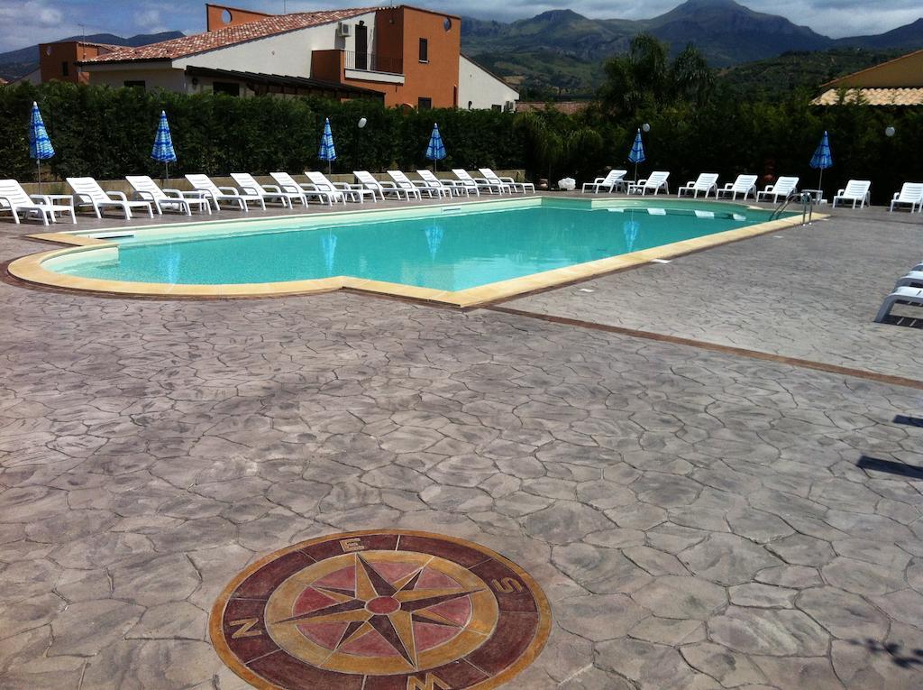 Case Vacanze Paradise Beach Vicino Cefalu Piscina Aperta Кампофеличе-ди-Роччелла Номер фото