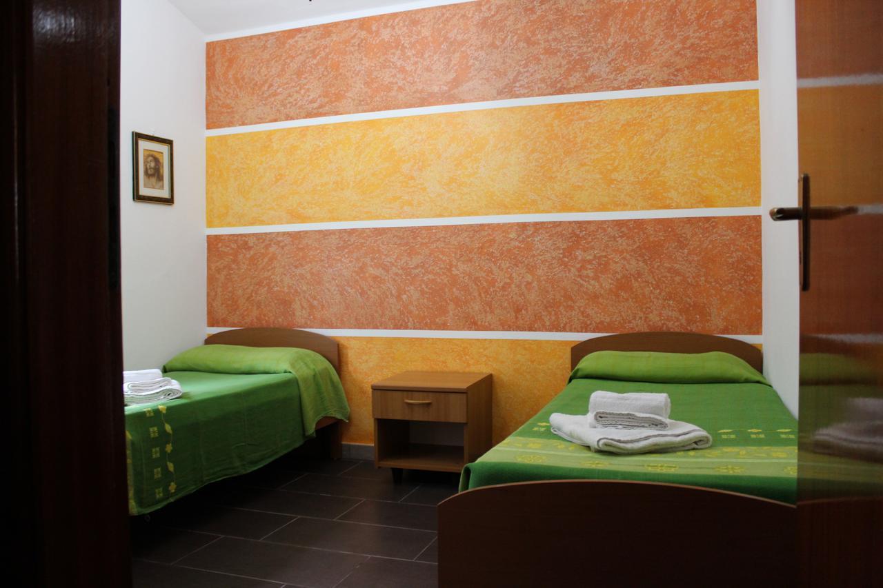 Case Vacanze Paradise Beach Vicino Cefalu Piscina Aperta Кампофеличе-ди-Роччелла Экстерьер фото