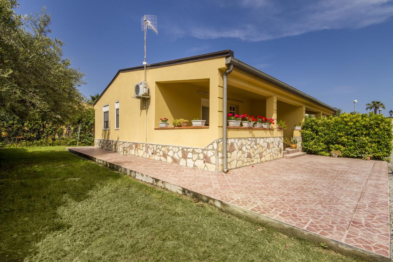 Case Vacanze Paradise Beach Vicino Cefalu Piscina Aperta Кампофеличе-ди-Роччелла Экстерьер фото