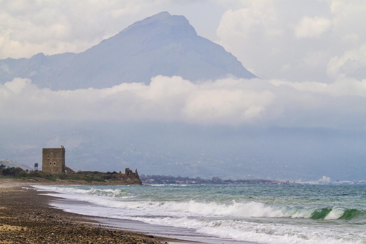 Case Vacanze Paradise Beach Vicino Cefalu Piscina Aperta Кампофеличе-ди-Роччелла Экстерьер фото