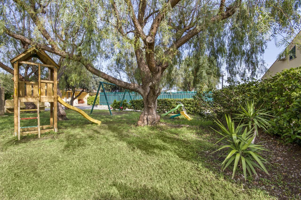 Case Vacanze Paradise Beach Vicino Cefalu Piscina Aperta Кампофеличе-ди-Роччелла Экстерьер фото