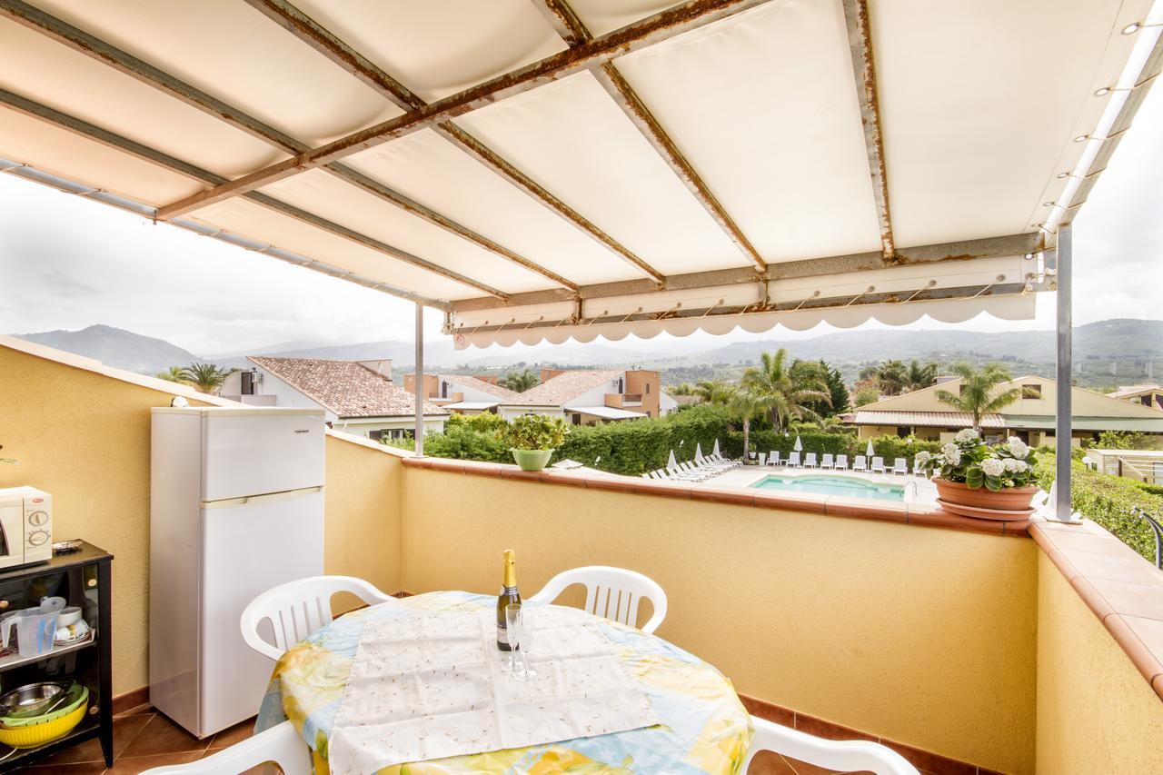 Case Vacanze Paradise Beach Vicino Cefalu Piscina Aperta Кампофеличе-ди-Роччелла Экстерьер фото